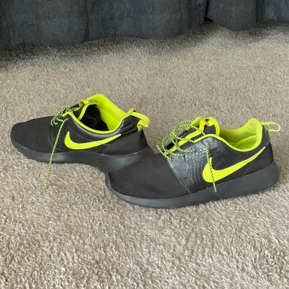 Nike Roshe Run - Picture 2 of 3